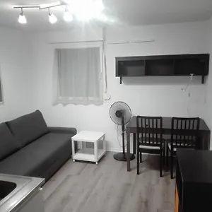 Appartement Studio Devant Les Remparts Avec Parking Privé, Avignon